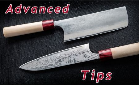 Two kitchen knives with sign "Advanced Tips"